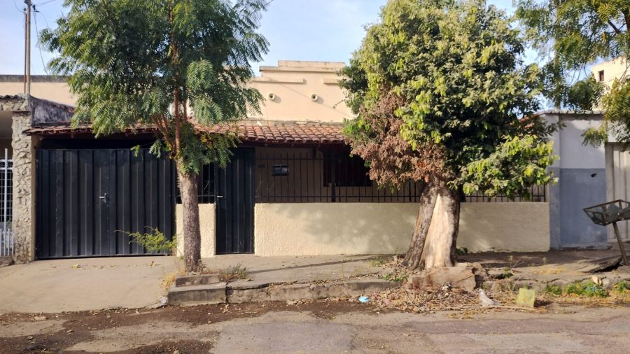 Casa - Aluguel - Santo Antnio - Pirapora - MG